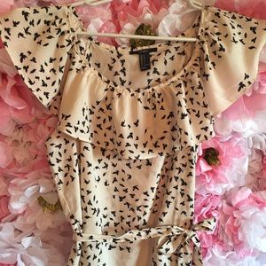 COPY - 3/$25 🔴 Cream ruffled top